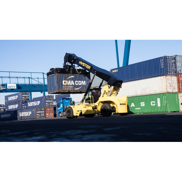 RS45 REACHSTACKER 柴油重櫃機(4-6高)