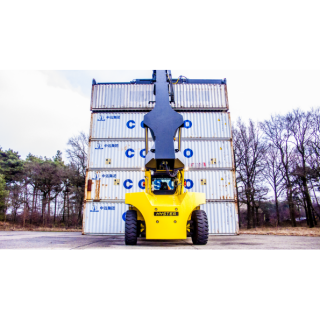 RS45 REACHSTACKER 柴油重櫃機(4-6高) RS45 REACHSTACKER 柴油重櫃機(4-6高)