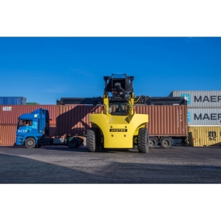 RS45 REACHSTACKER 柴油重櫃機(4-6高) RS45 REACHSTACKER 柴油重櫃機(4-6高)