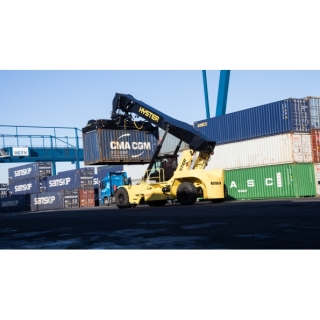 RS45 REACHSTACKER 柴油重櫃機(4-6高) RS45 REACHSTACKER 柴油重櫃機(4-6高)